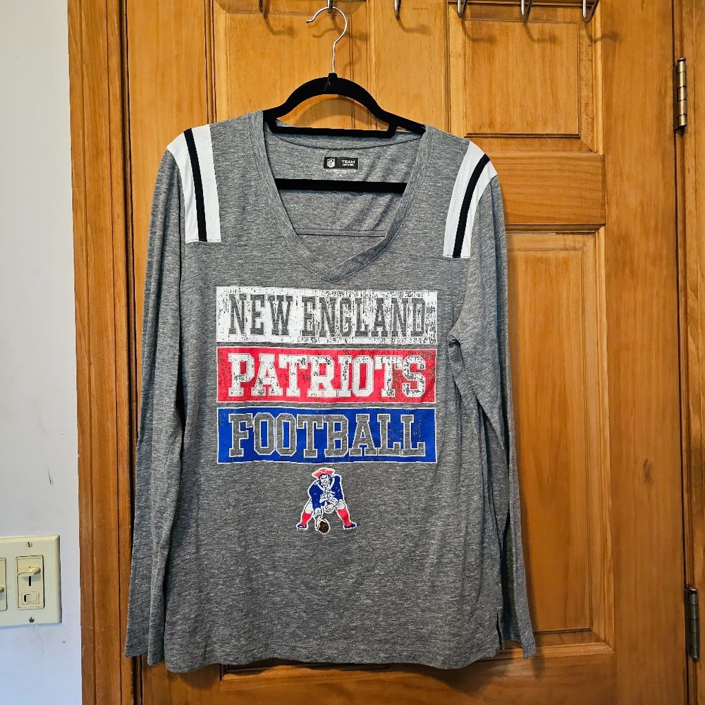 Womens Size XL Long Sleeved T SHirt New England Patriots NFL